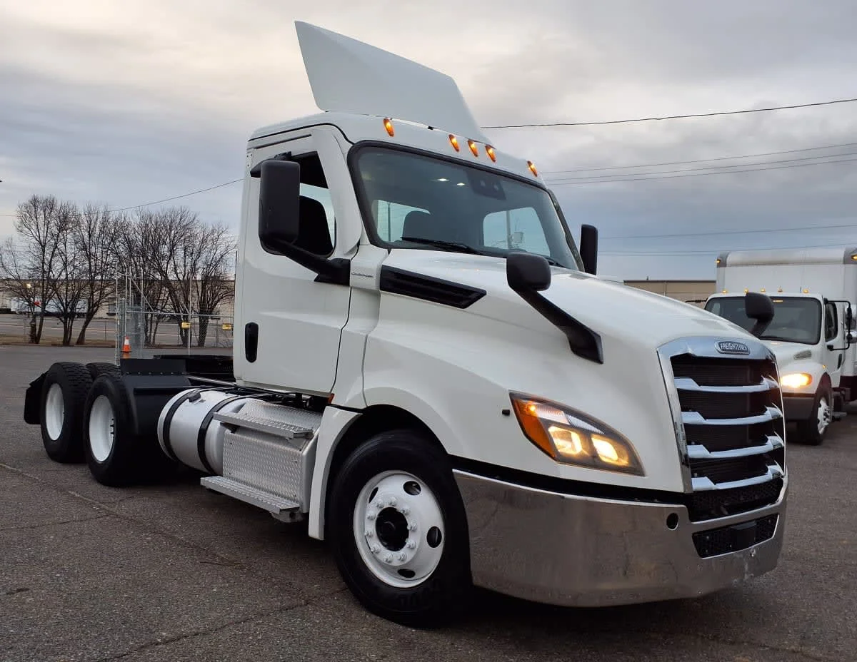 2020 Freightliner Cascadia in Memphis, TN — photo 3
