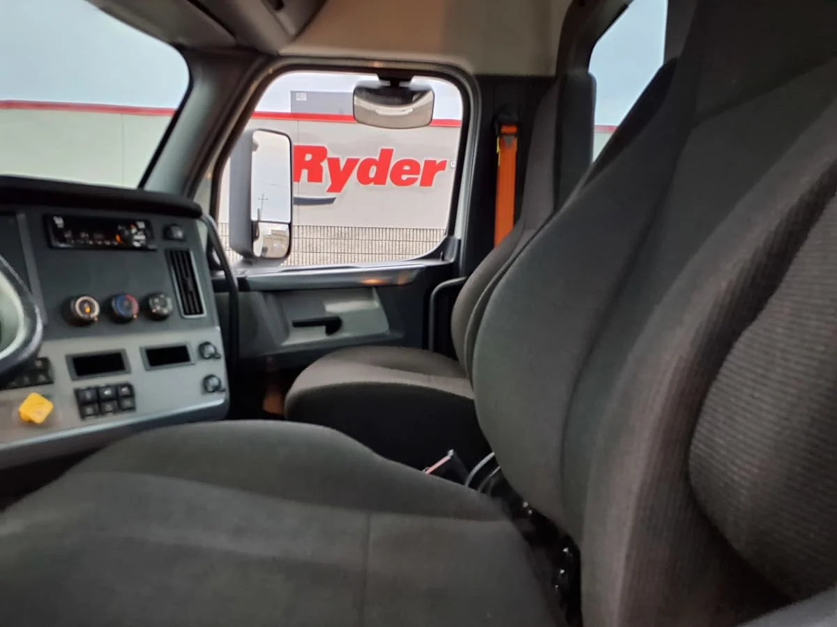2020 Freightliner Cascadia in Memphis, TN — photo 7