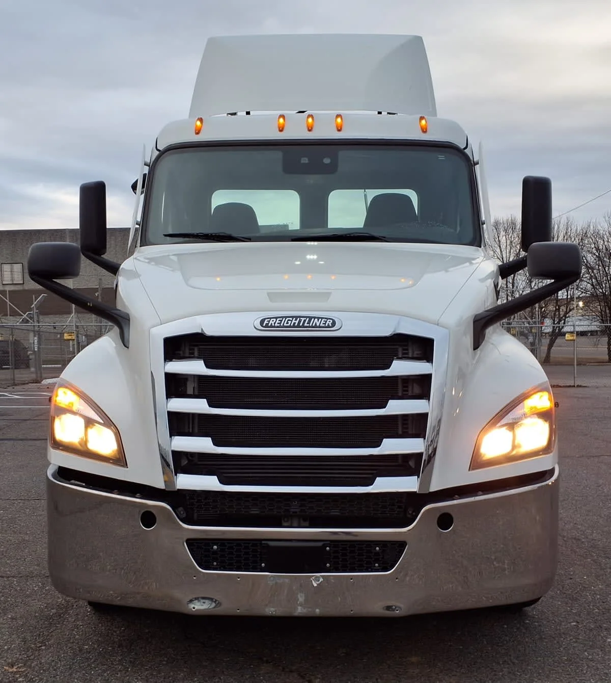 2020 Freightliner Cascadia in Memphis, TN — photo 2