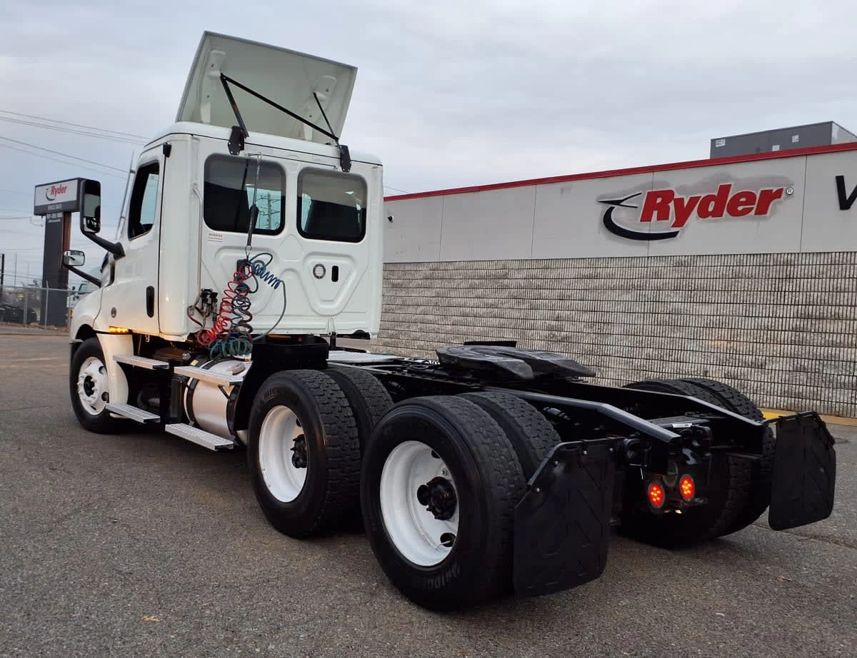 2020 Freightliner Cascadia in Memphis, TN — photo 6