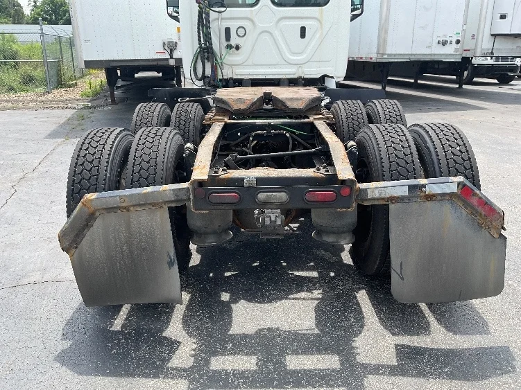 2020 Freightliner Cascadia in Akron, OH — photo 6