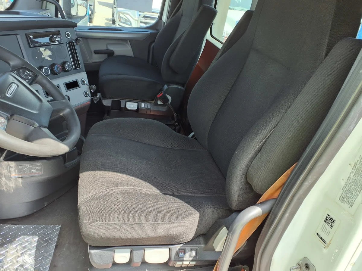 2020 Freightliner Cascadia in Greenville, SC — photo 7