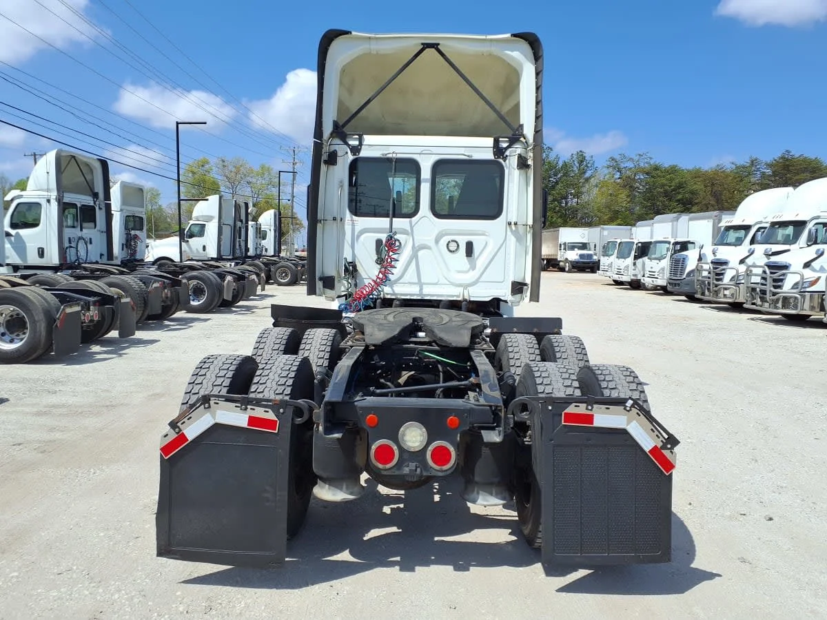 2020 Freightliner Cascadia in Greenville, SC — photo 5