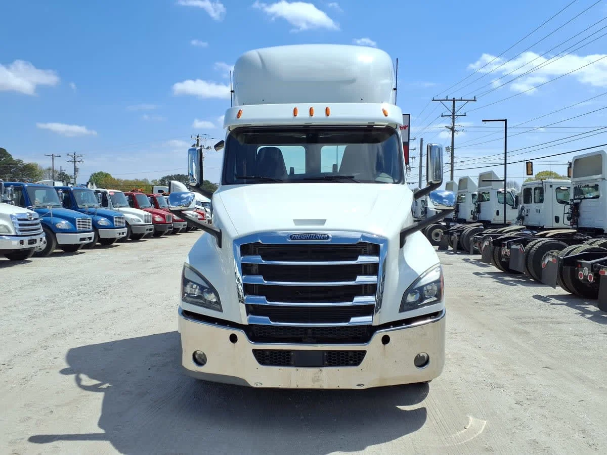 2020 Freightliner Cascadia in Greenville, SC — photo 2