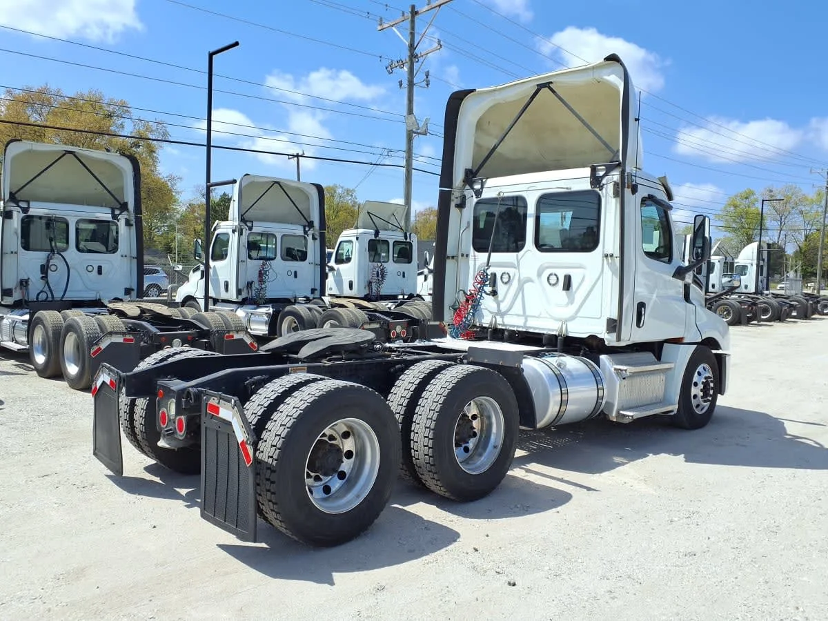 2020 Freightliner Cascadia in Greenville, SC — photo 4