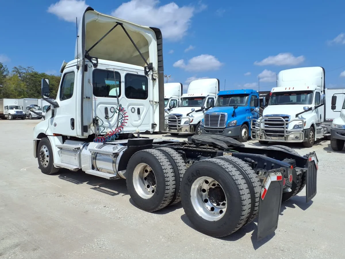 2020 Freightliner Cascadia in Greenville, SC — photo 6