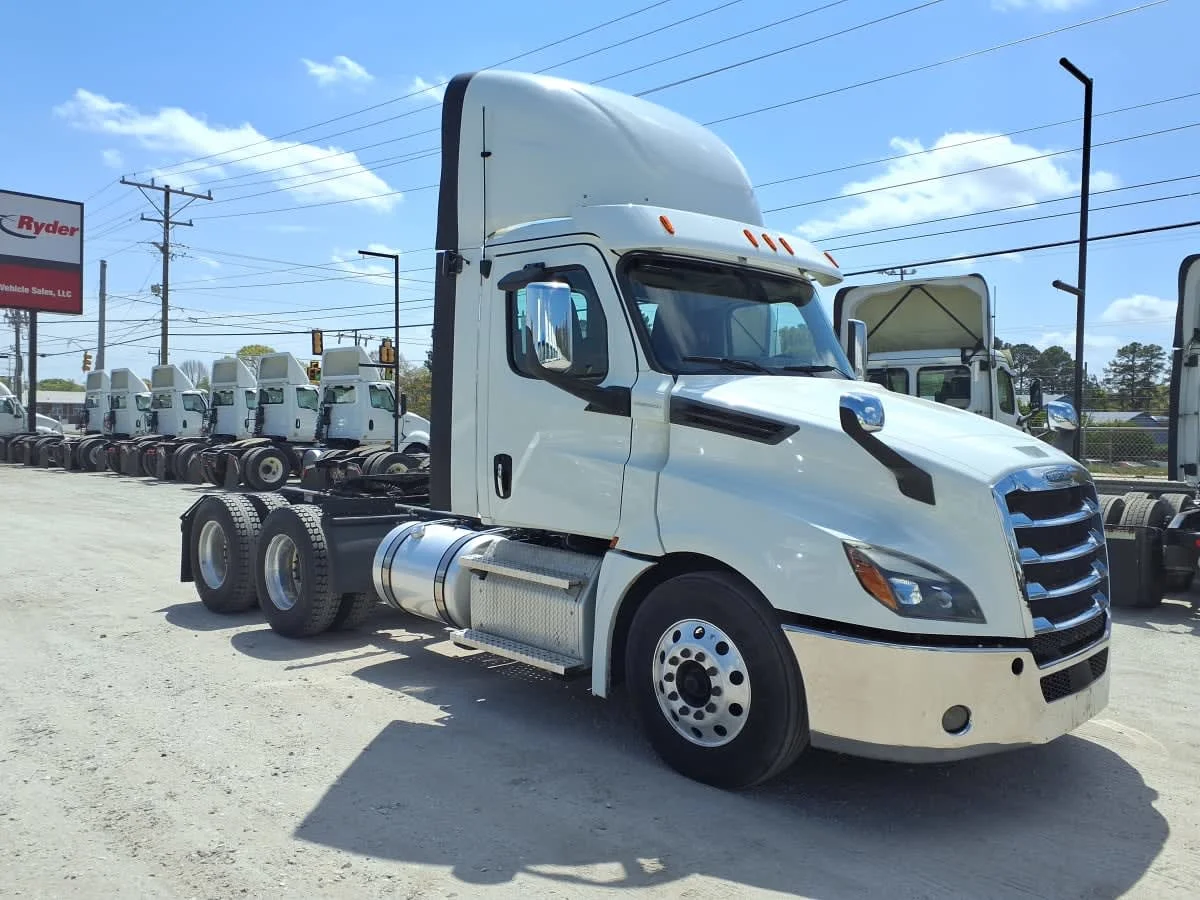 2020 Freightliner Cascadia in Greenville, SC — photo 3