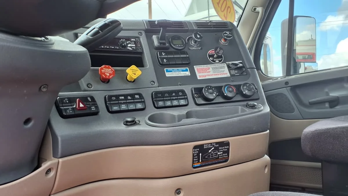 2018 Freightliner Cascadia in Memphis, TN — photo 11