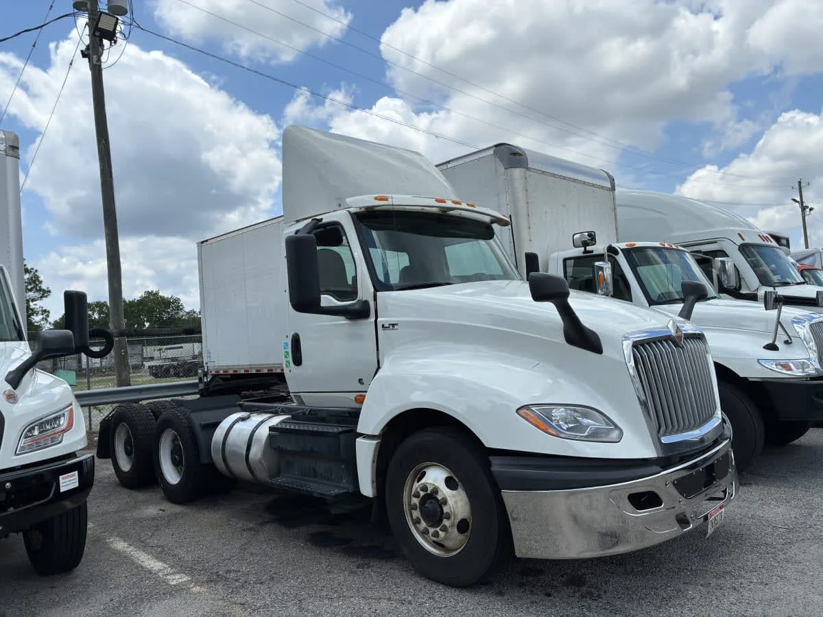 2020 International LT in Jacksonville, FL — photo 3