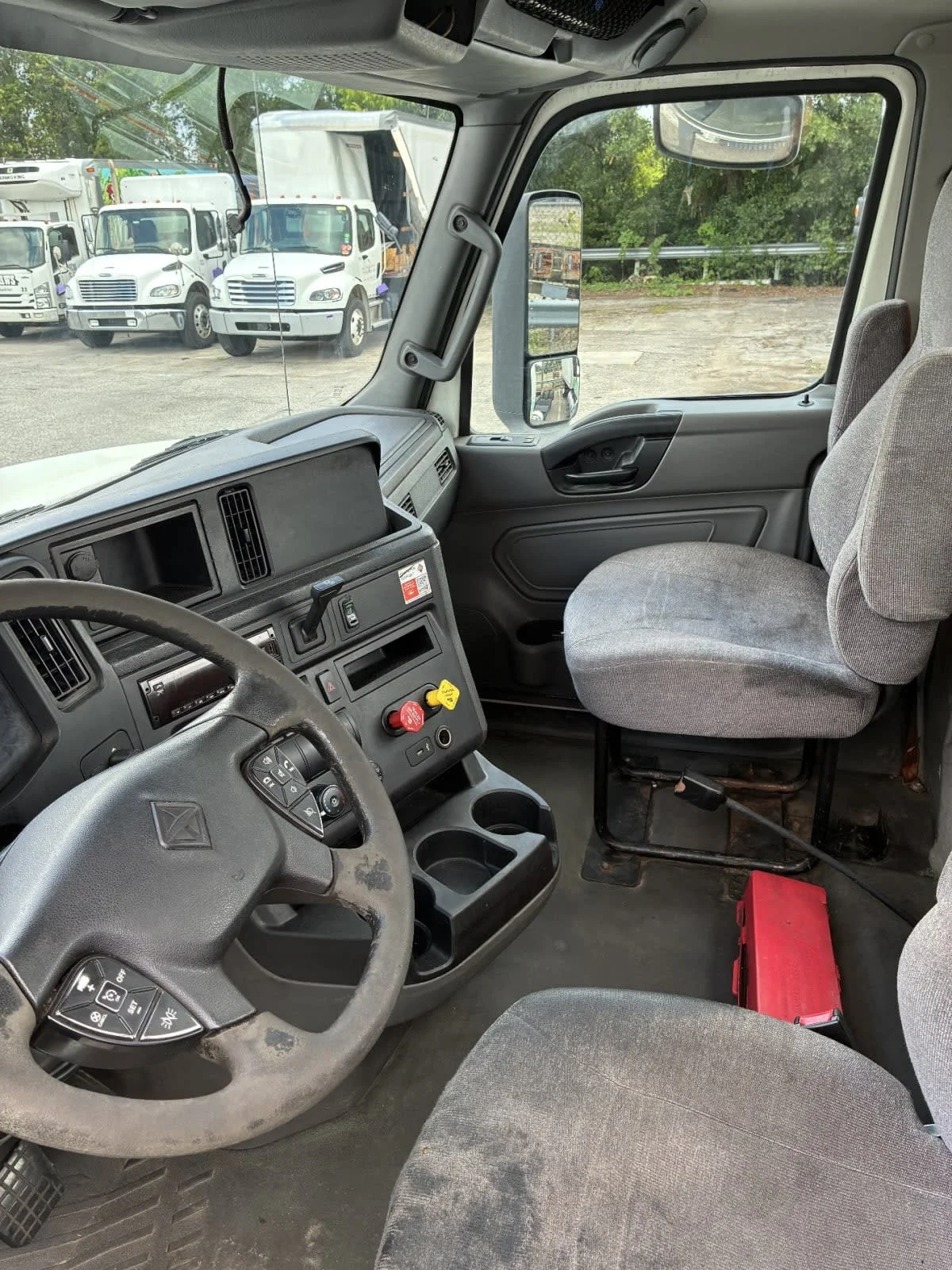 2020 International LT in Jacksonville, FL — photo 7