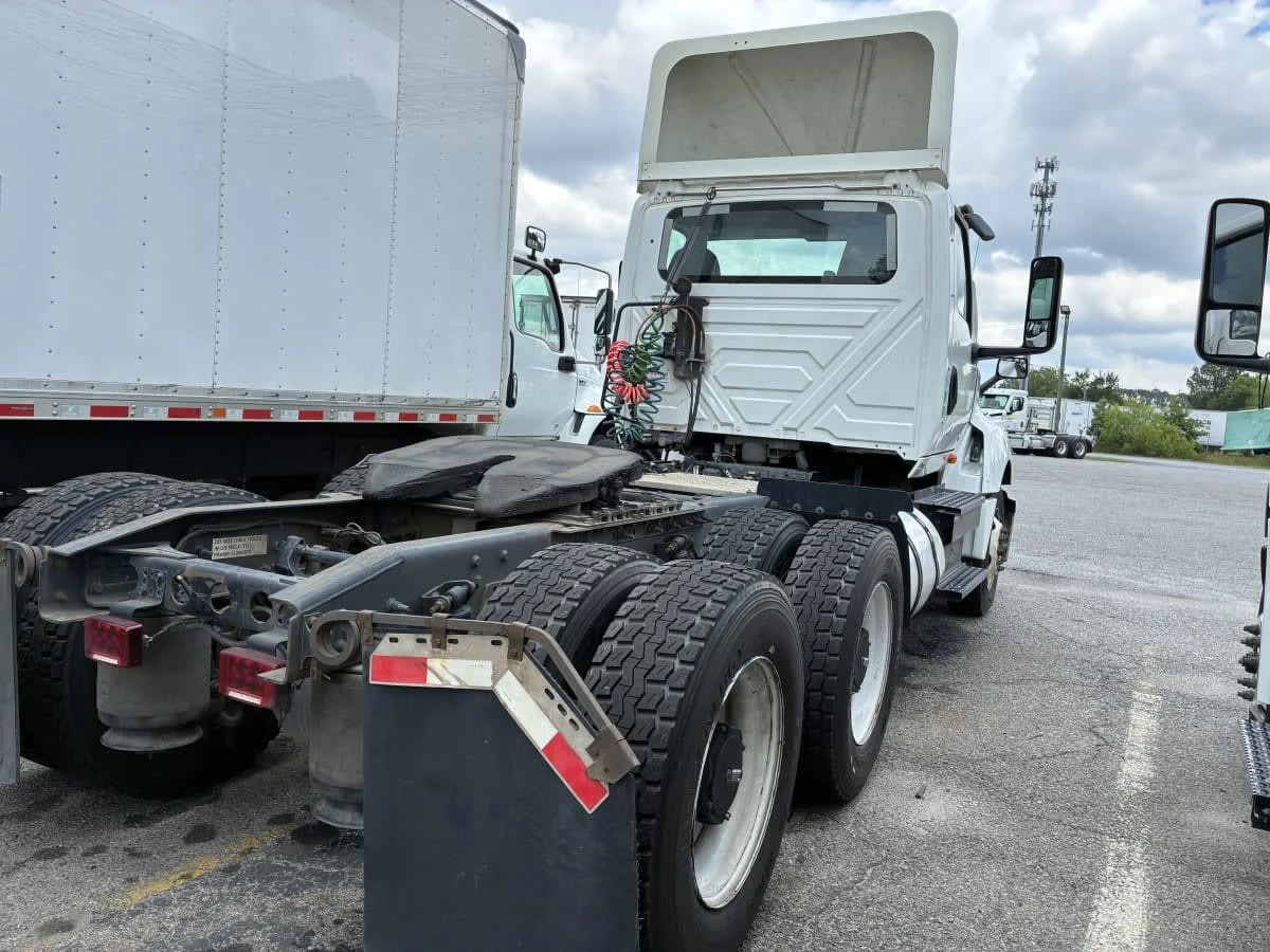 2020 International LT in Jacksonville, FL — photo 4