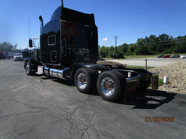 2022 Peterbilt in Butler, PA — photo 3