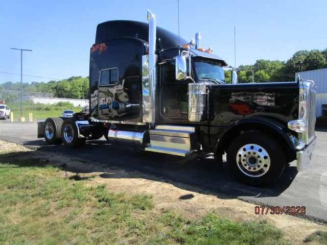2022 Peterbilt in Butler, PA — photo 8