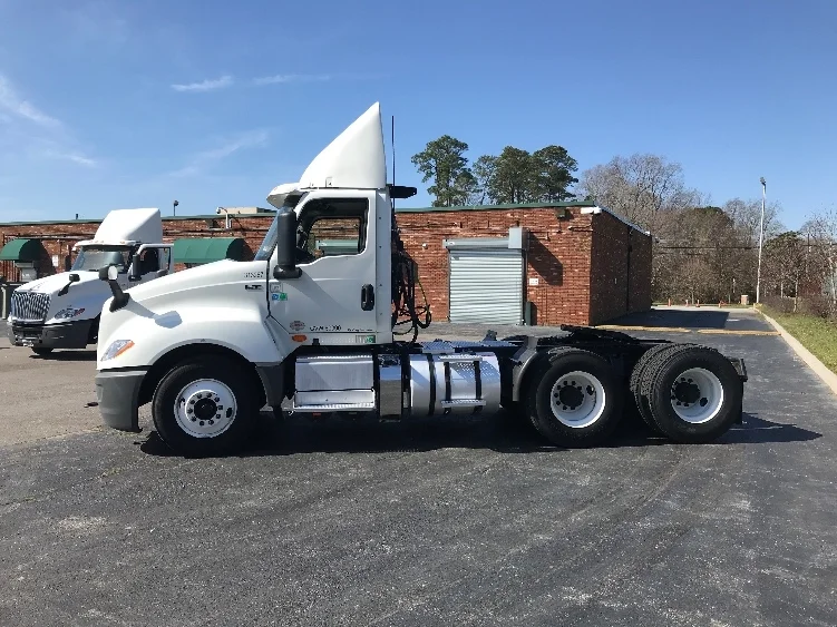 2018 International LT in Newport News, VA — photo 4