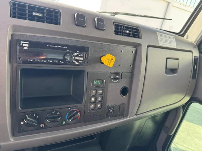 2020 Peterbilt 337 - image 25