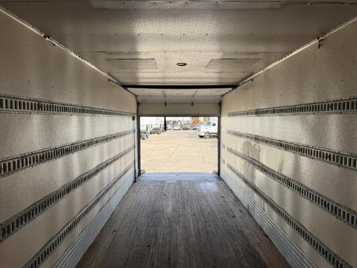 2020 Peterbilt 337 - image 12