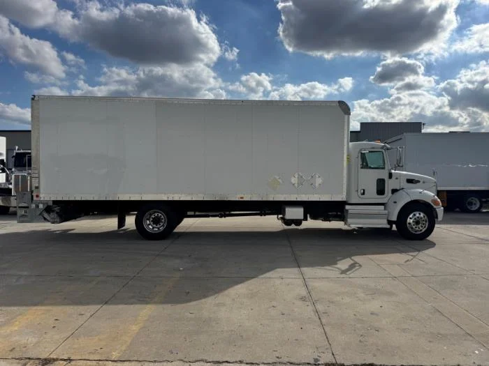 2020 Peterbilt 337 - image 5