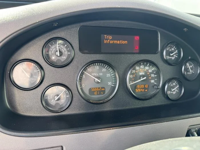 2020 Peterbilt 337 - image 24