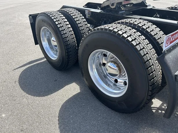 2024 Kenworth T880 - image 16