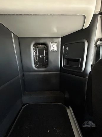 2024 Kenworth T880 - image 36