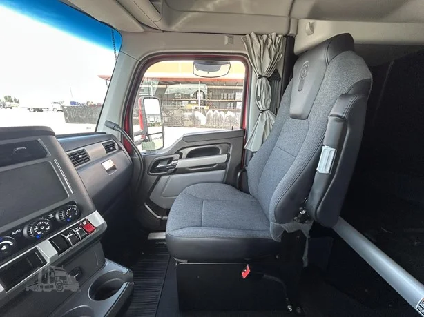 2024 Kenworth T880 - image 33
