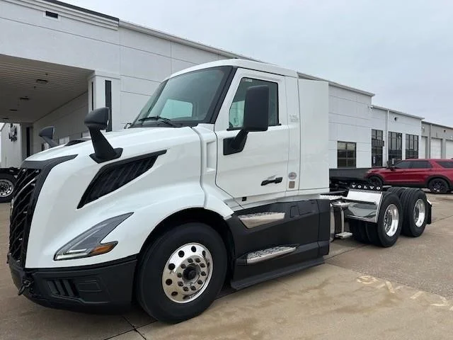 2025 Volvo VNL 300