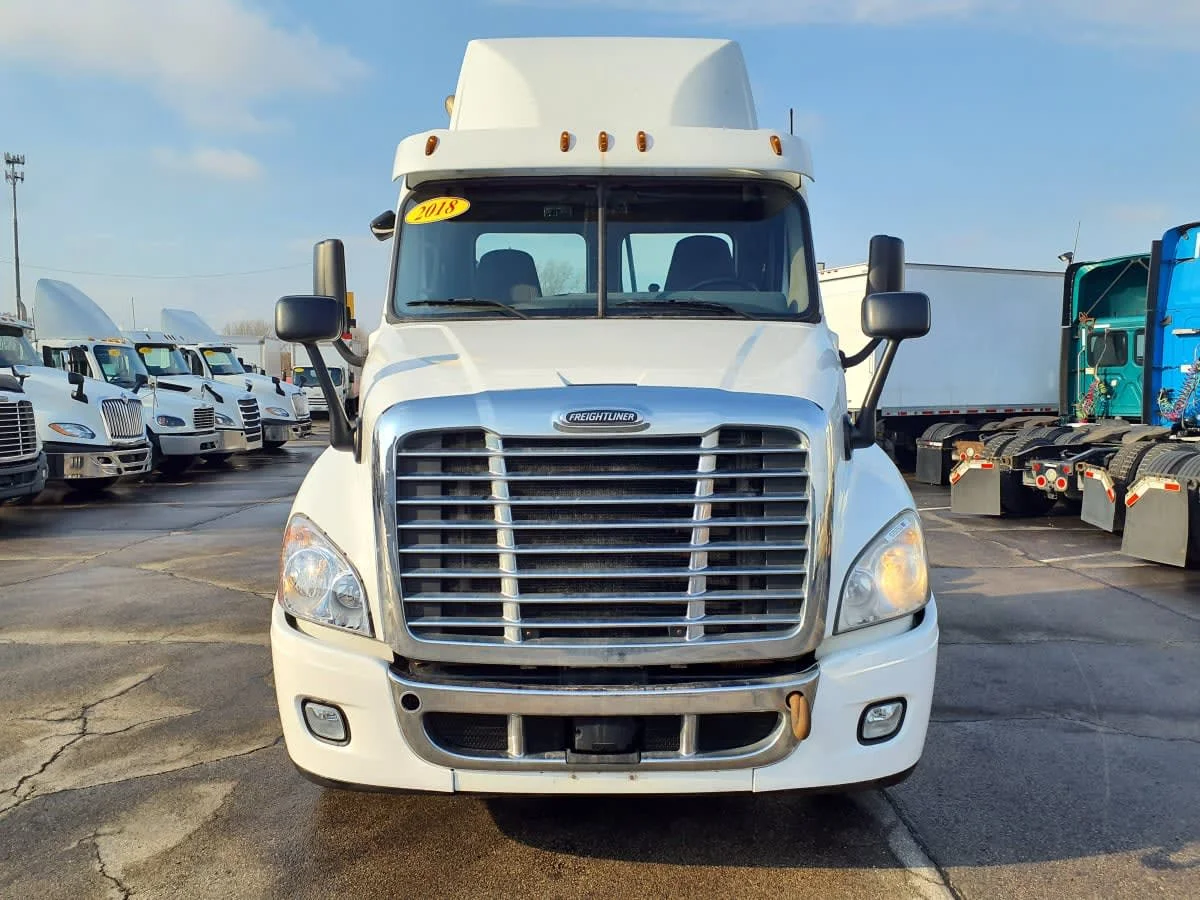 2017 Freightliner Cascadia in Oak Creek, WI — photo 2