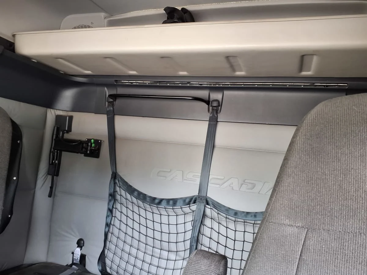 2021 Freightliner Cascadia in Knoxville, TN — photo 8