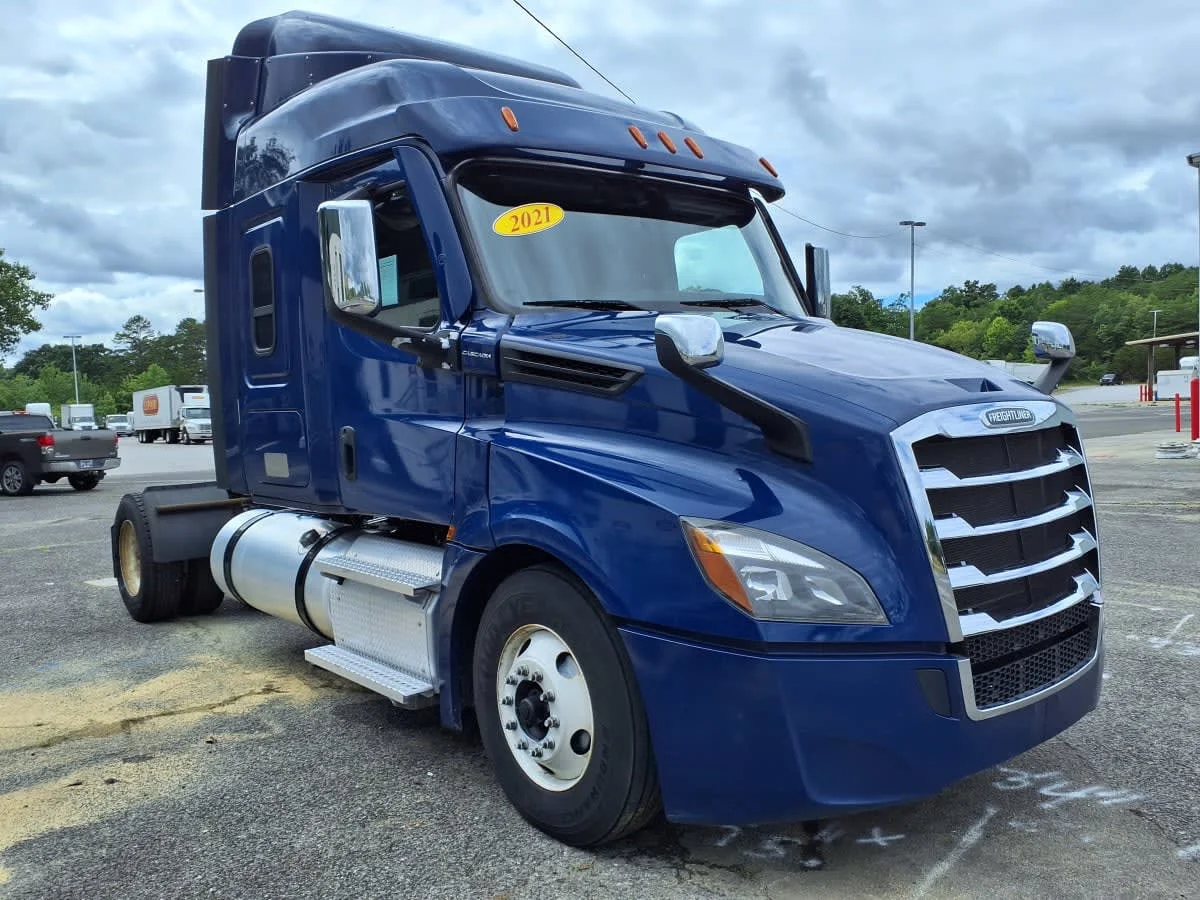 2021 Freightliner Cascadia in Knoxville, TN — photo 3
