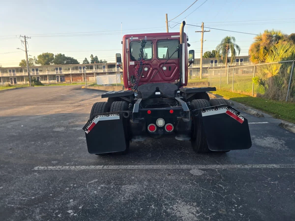 2020 Freightliner Cascadia in Tampa, FL — photo 5