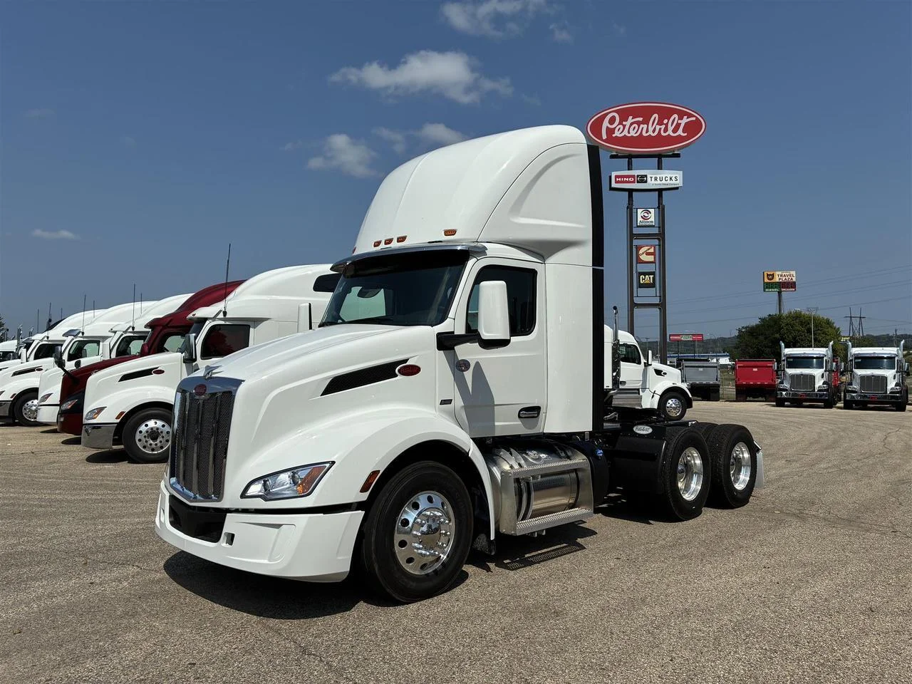 2027 Peterbilt 579 in South St. Paul, MN — photo 12