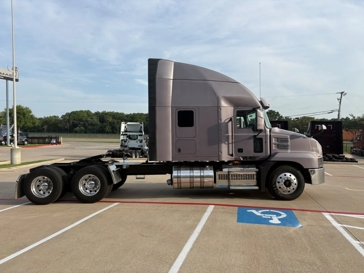 2023 Mack Anthem in TX — photo 4