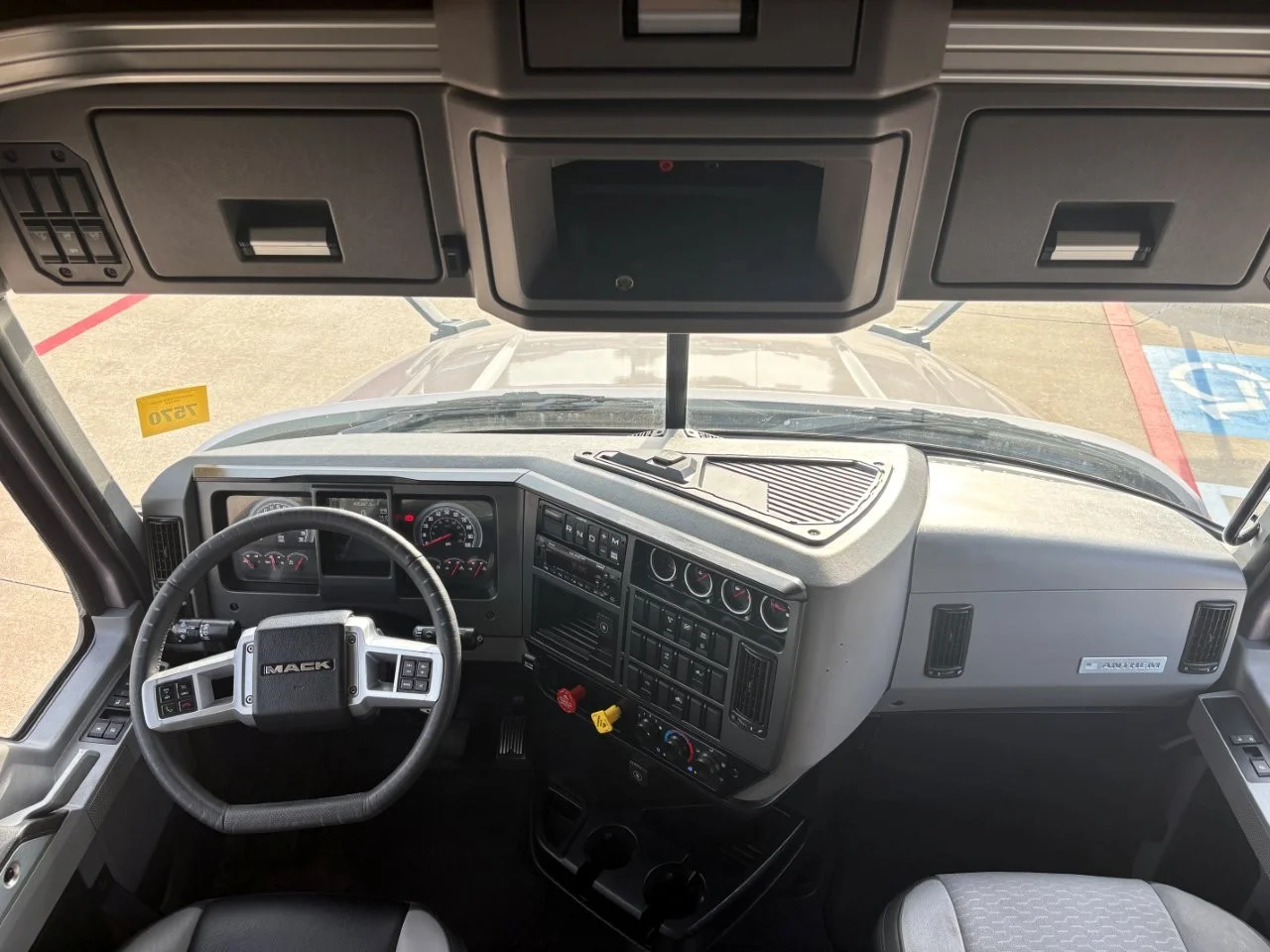 2023 Mack Anthem in TX — photo 37