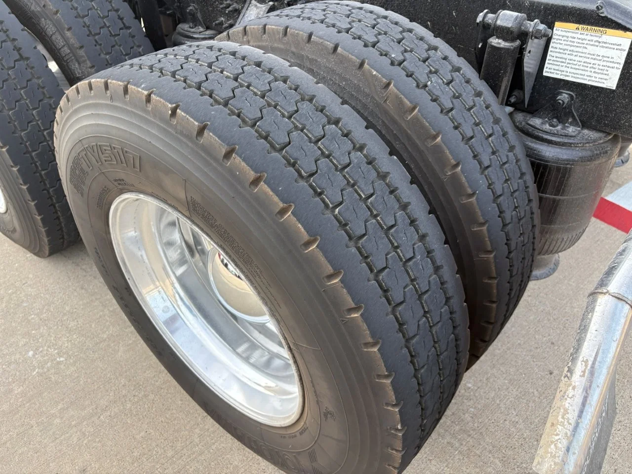 2023 Mack Anthem in TX — photo 15