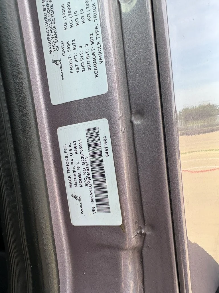 2023 Mack Anthem in TX — photo 42