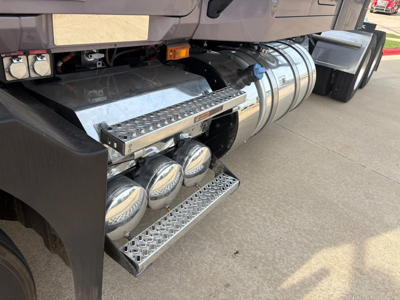 2023 Mack Anthem in TX — photo 20