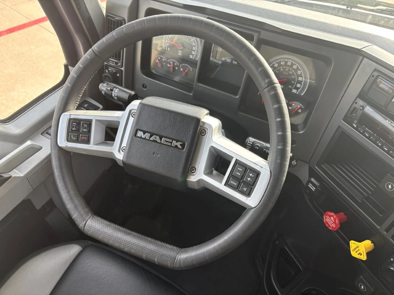 2023 Mack Anthem in TX — photo 39