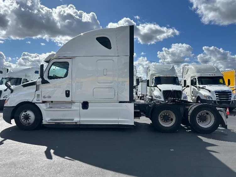 2020 Freightliner in Fontana, CA — photo 4