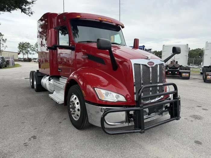 2022 Peterbilt 579 — photo 2