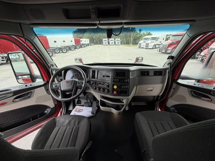 2022 Peterbilt 579 — photo 16