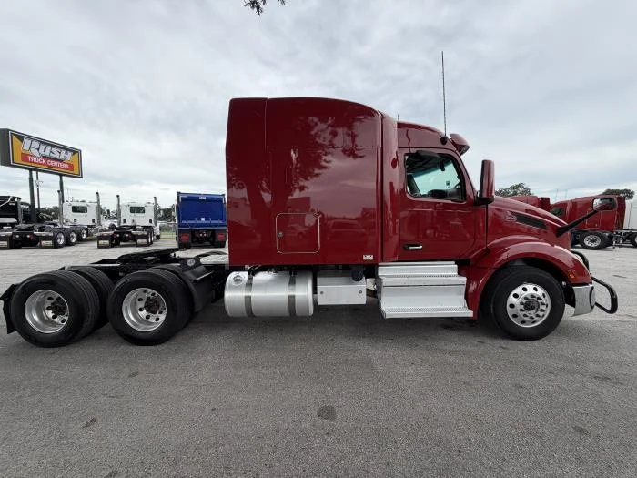 2022 Peterbilt 579 — photo 9