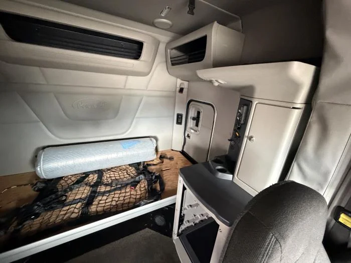 2022 Peterbilt 579 — photo 18