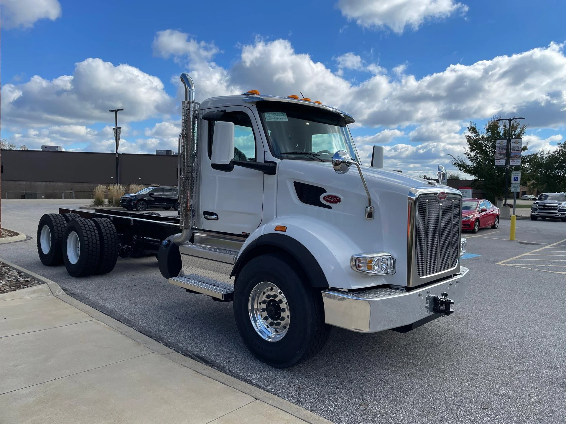 2025 Peterbilt 567 - image 4