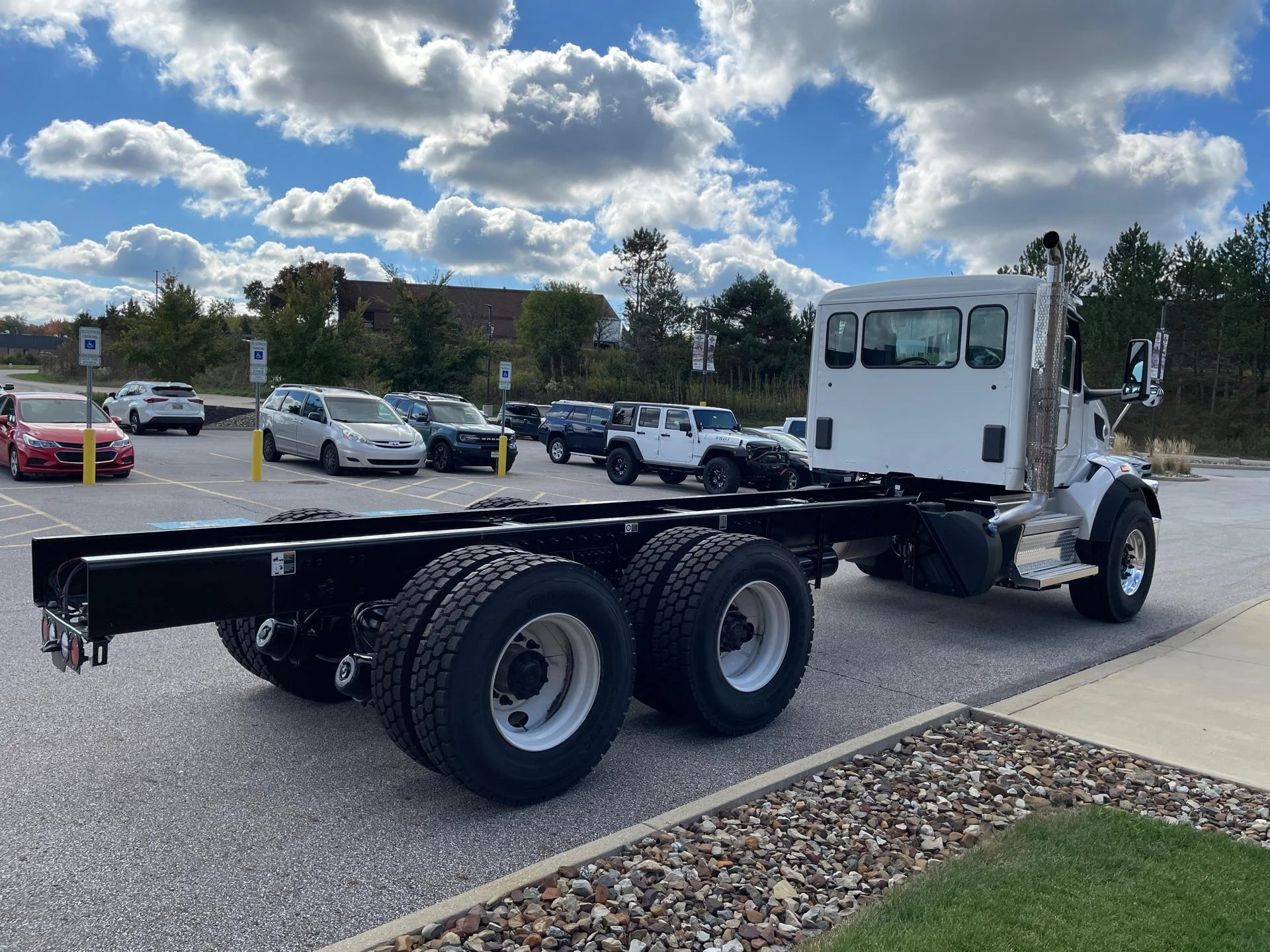 2025 Peterbilt 567 - image 3