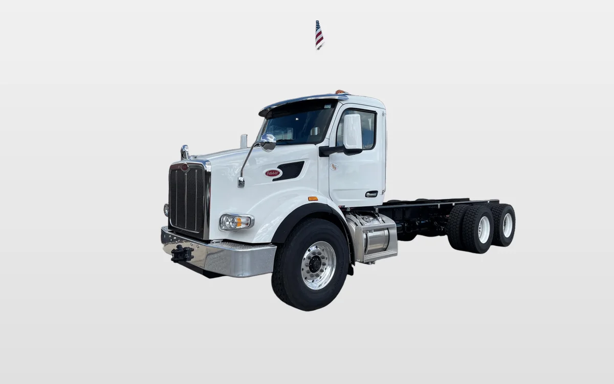 2025 Peterbilt 567 - image 1