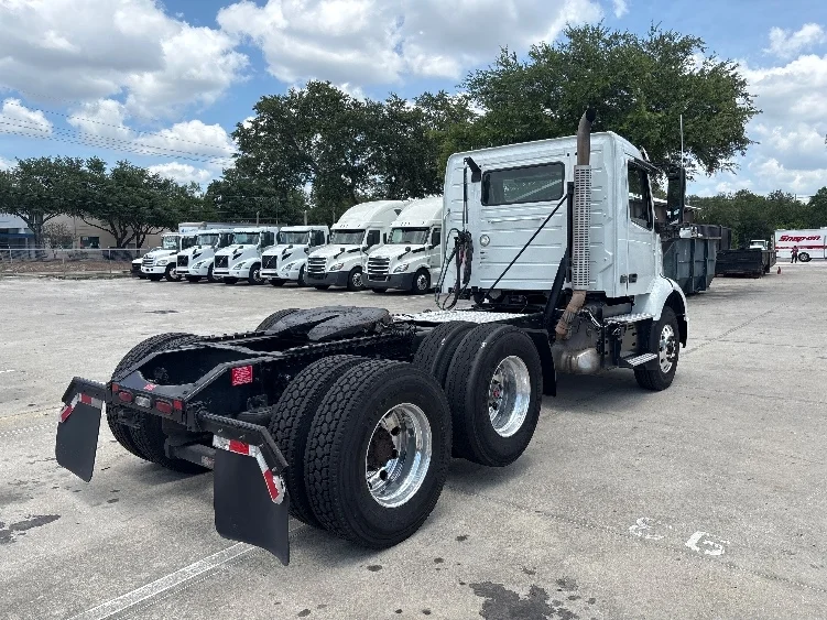 2023 Volvo in Tampa, FL — photo 7