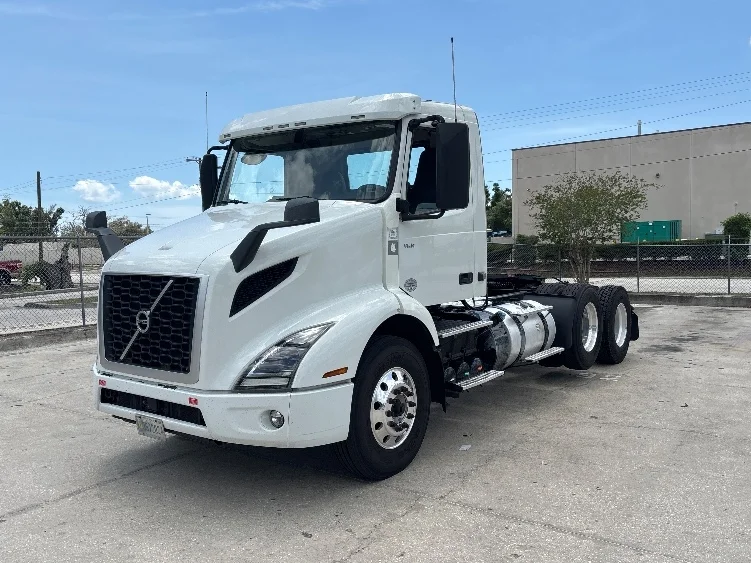 2023 Volvo in Tampa, FL — photo 3