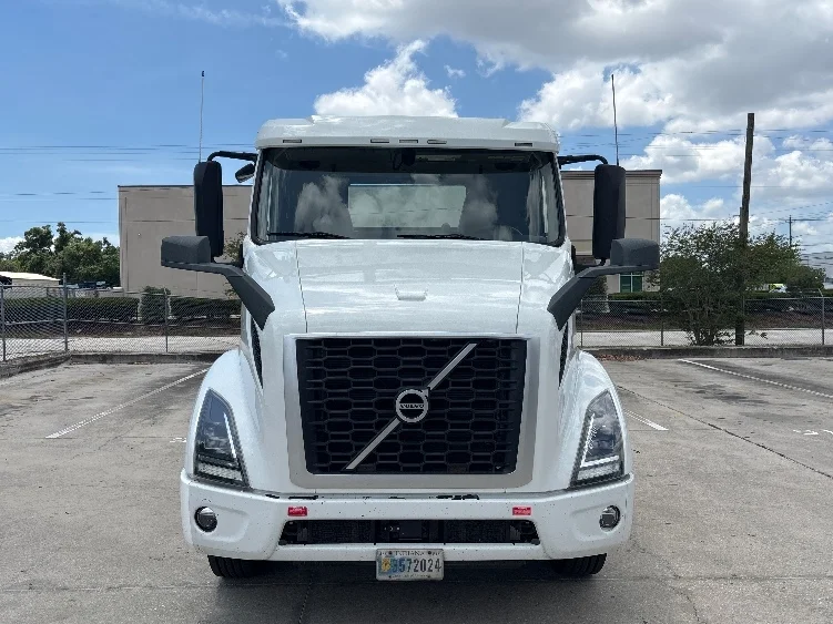 2023 Volvo in Tampa, FL — photo 2