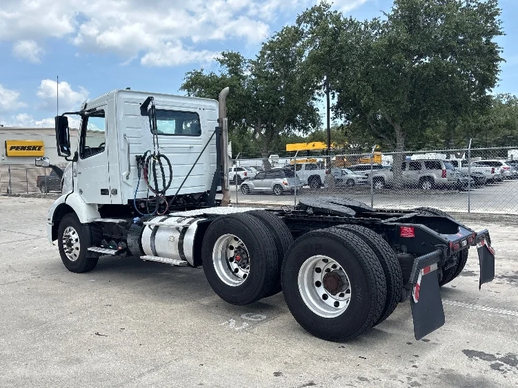 2023 Volvo in Tampa, FL — photo 5