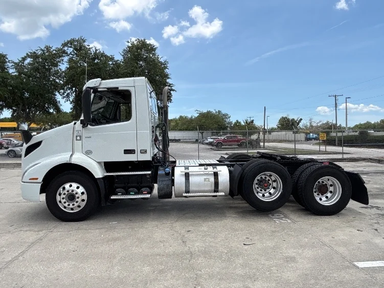 2023 Volvo in Tampa, FL — photo 4